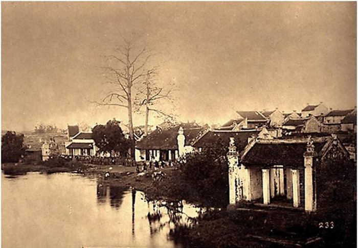 Hà Nội (1884-1885). Trại lính tập bên bờ hồ Hoàn Kiếm.